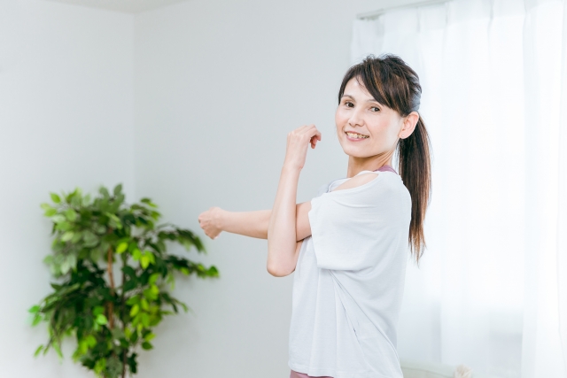 動きやすい服装の女性