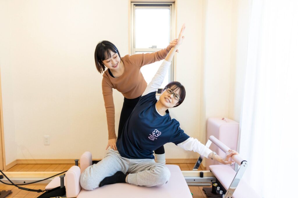 深谷にあるピラティススタジオのパーソナルレッスン風景