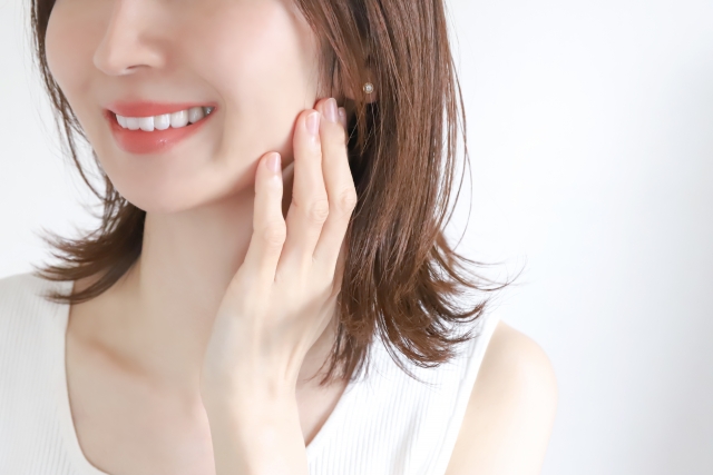 ナチュラルメイクの女性